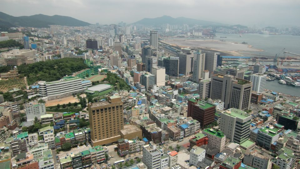 Pohled na Pusan z pusanské věže v parku Yongdusan 