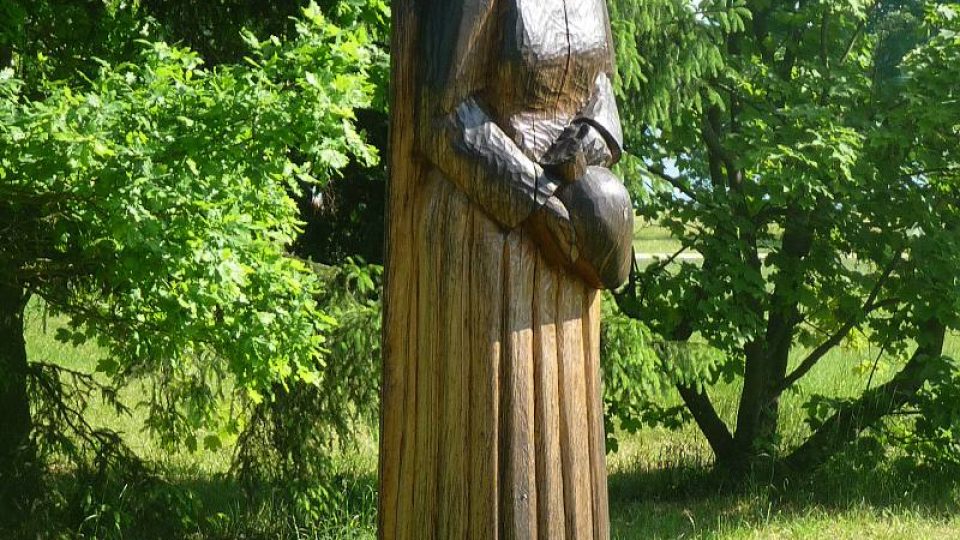 Socha bohyně Eos v parku u lázní Aurora