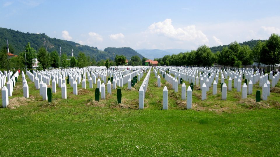 Mrtvých zabitých při srebrenickém masakru prý nebylo tolik, myslí si dodnes někteří Srbové