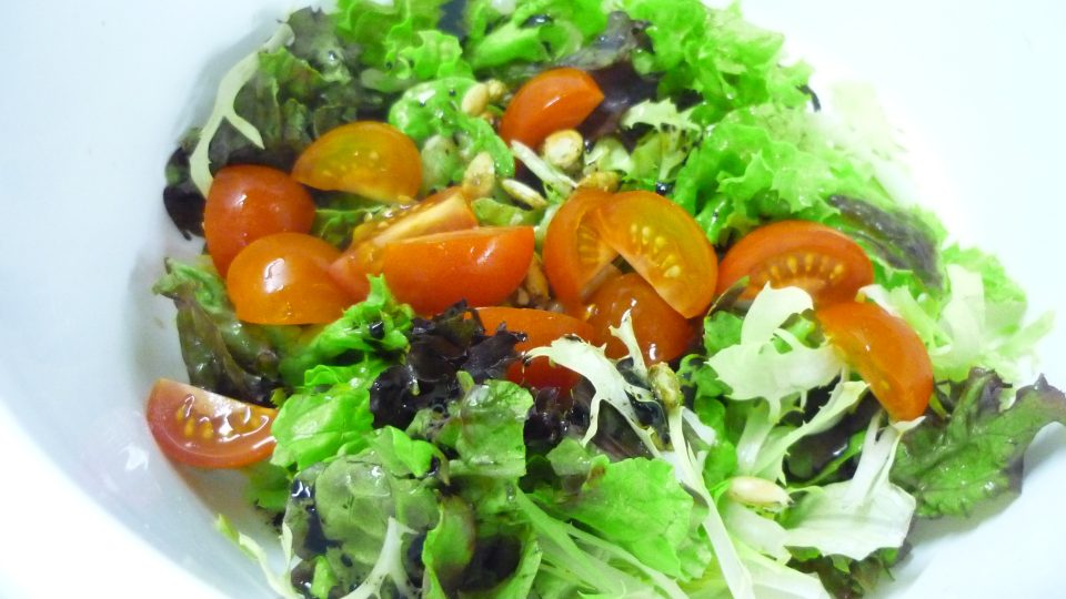 Příprava sivena a zeleninového salátu