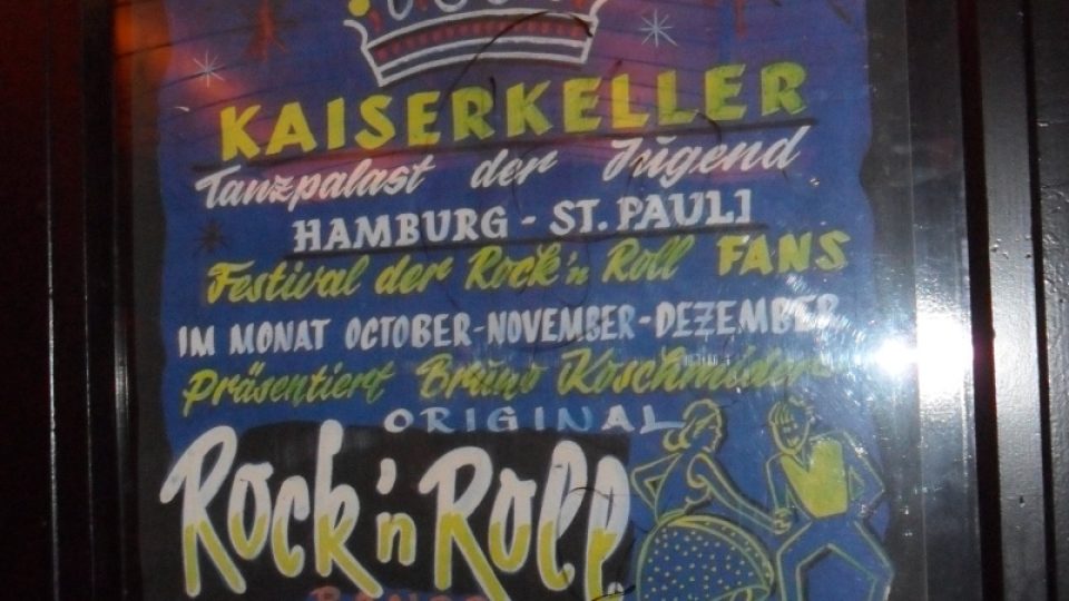 Historický plakát v rockovém klubu Kaiserkeller dokládá, že Beatles začínali svou slavnou kariéru skutečně úplně ode dna