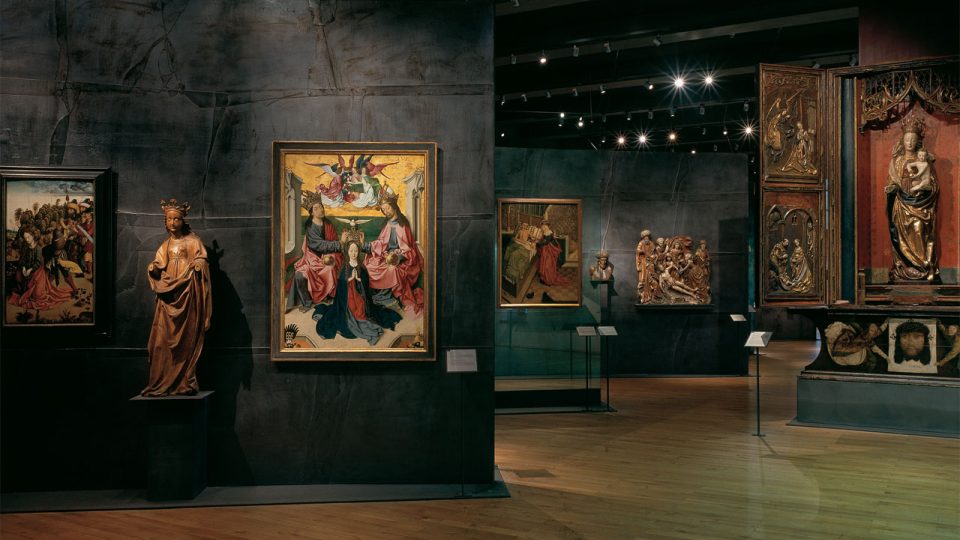 Pohled do stálé expozice "Středověké umění v Čechách a střední Evropa 1200-1550" v Anežském klášteře