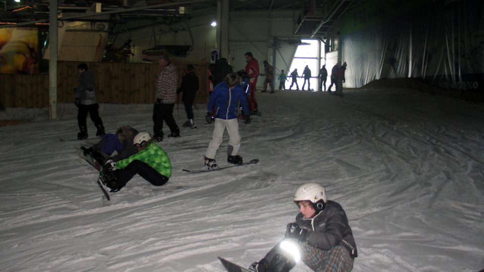 Krytá sjezdovka se skvěle hodí třeba pro trénink jízdy na snowboardu
