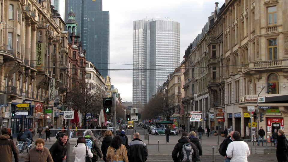 Multikulturní atmosféra a výškové budovy dělají z Frankfurtu nad Mohanem město připodobňované často k New Yorku