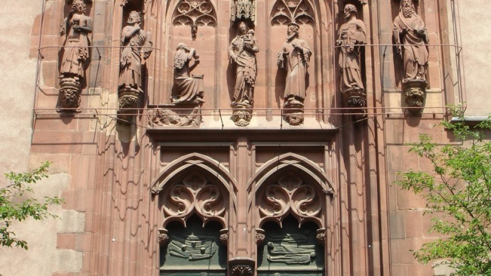 Jižní portál frankfurtské katedrály svatého Bartoloměje