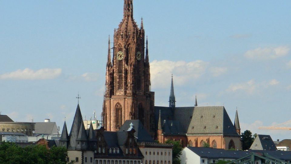 Na několik století se stala frankfurtská katedrála svědkem volby říšského panovníka