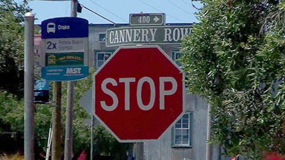 Cannery Row, tedy Plechárna, je název nábřeží v nové čtvrti Monterey