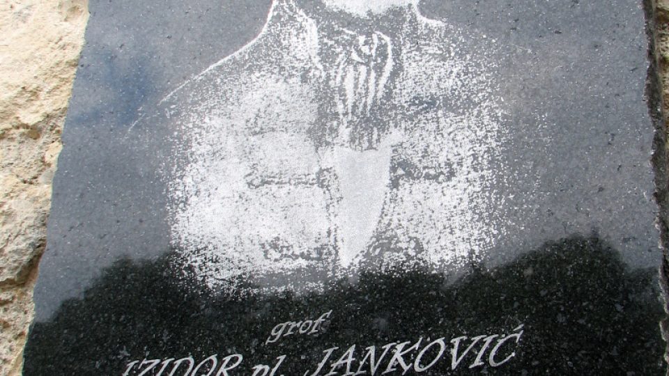 Hrabě Izidor Janković má na zdi stájí v Lipiku dodnes pamětní desku