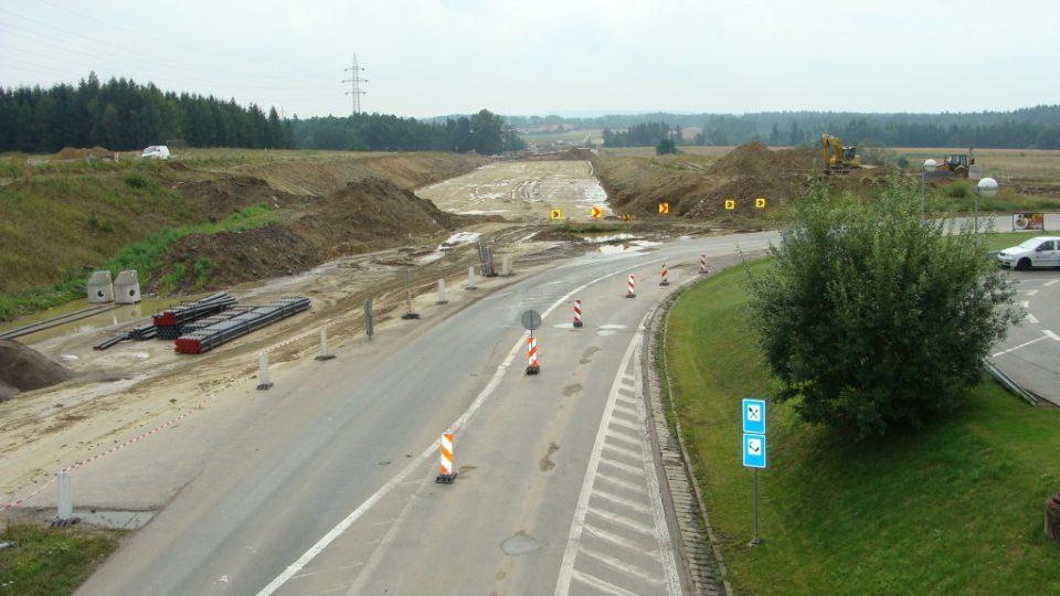 Rozestavěná část dálnice D3 od Tábora směrem k Veselí nad Lužnicí bude hotová až v polovině roku 2013 