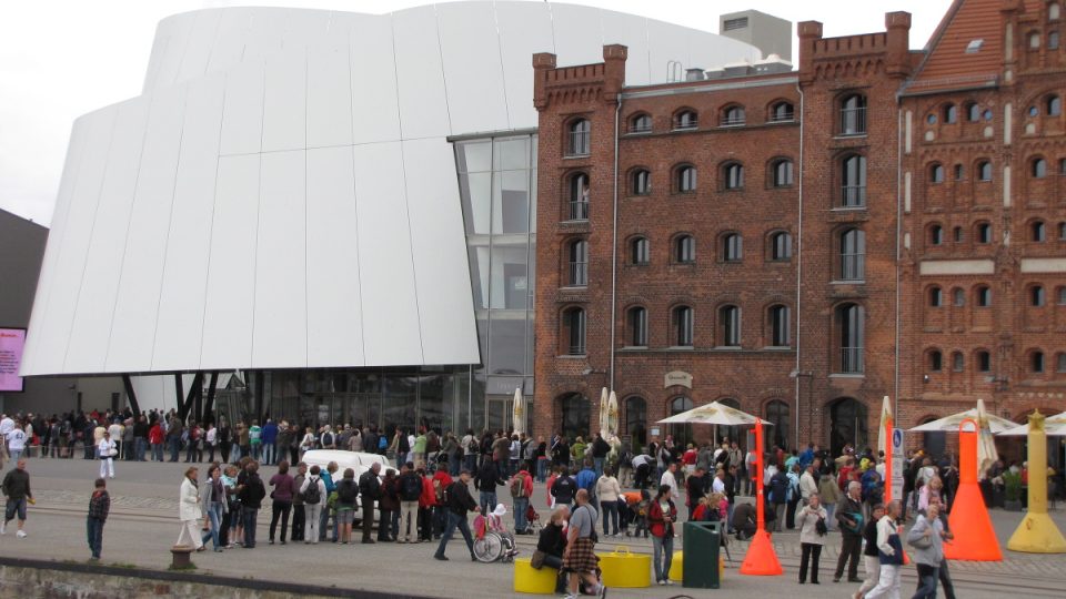 Tři roky staré mořské muzeum v německém Stralsundu je i novou architektonickou dominantou města