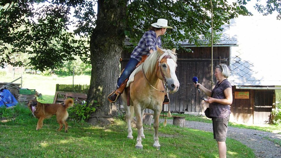 Na kozí minifarmě Kamínka Hany Maturové v Chuchelně u Semil