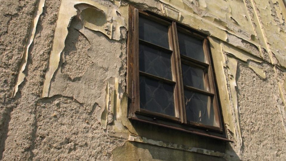 Fara ve Svinčanech - detail okna