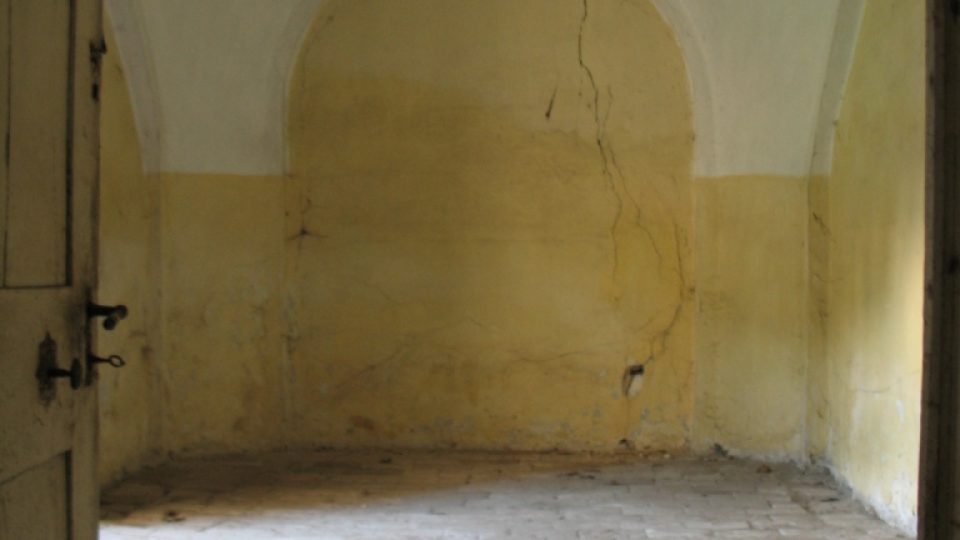 Fara ve Svinčanech - místnost v přízemí, která nejspíše sloužila ke skladování