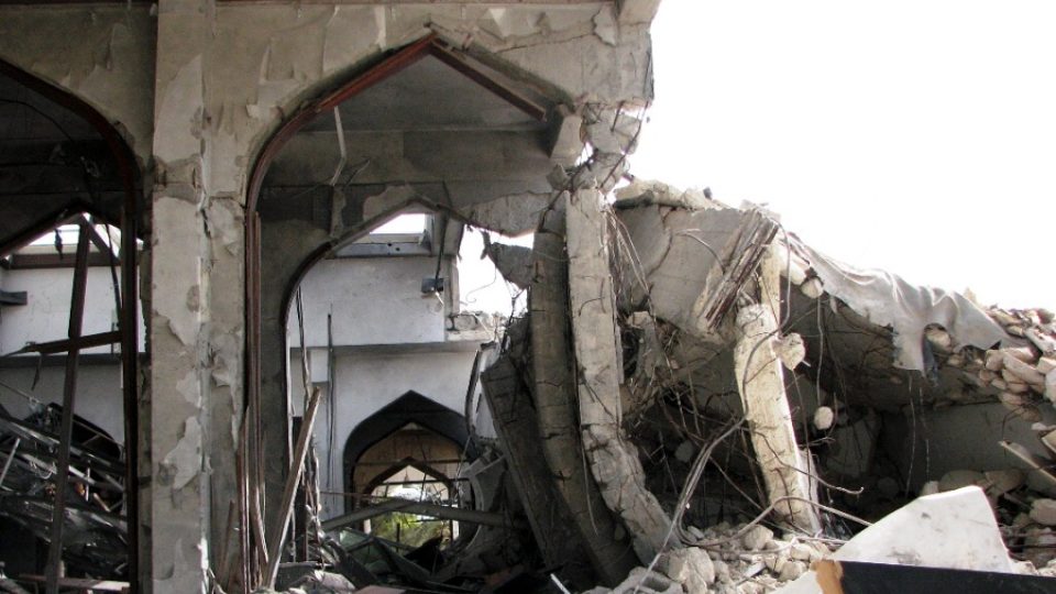 Raketám NATO železobetonové zdi Kaddáfího sídla neodolaly