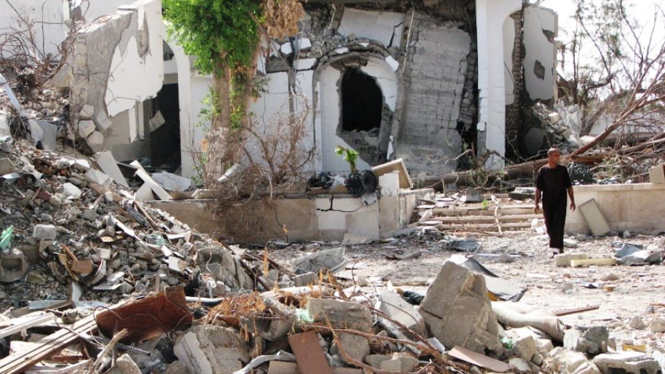 Ruinami opevněného komplexu se dnes prochází jen několik zvědavců, jinak je Báb al-Azízia opuštěná