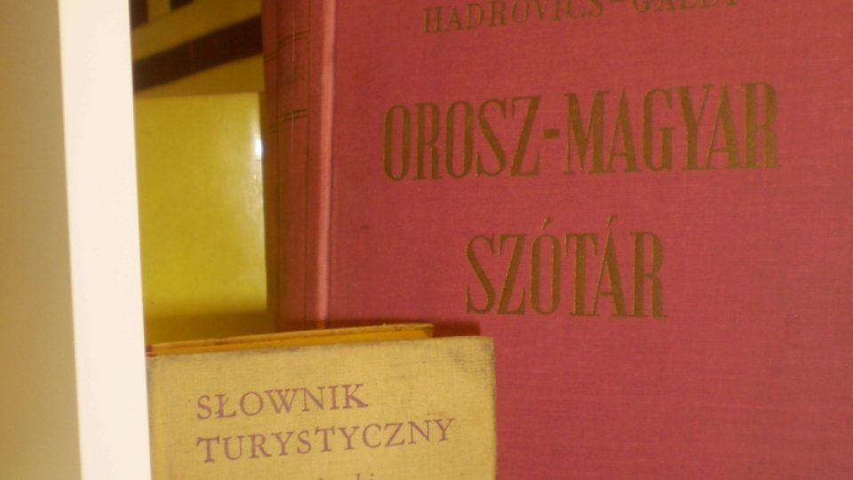 Rusko-maďarský a polský turistický slovník už jsou nepotřebné