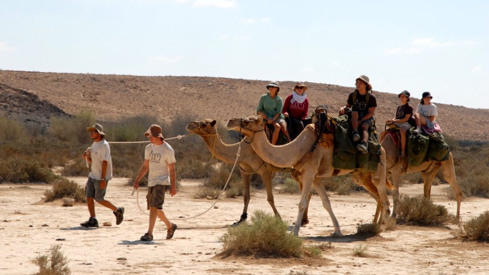 Výprava mladých Izraelců v Negevské poušti