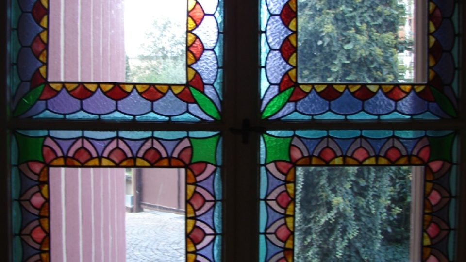 Vila Oldřicha Sýkory v Chrudimi - krásně malovaná okna