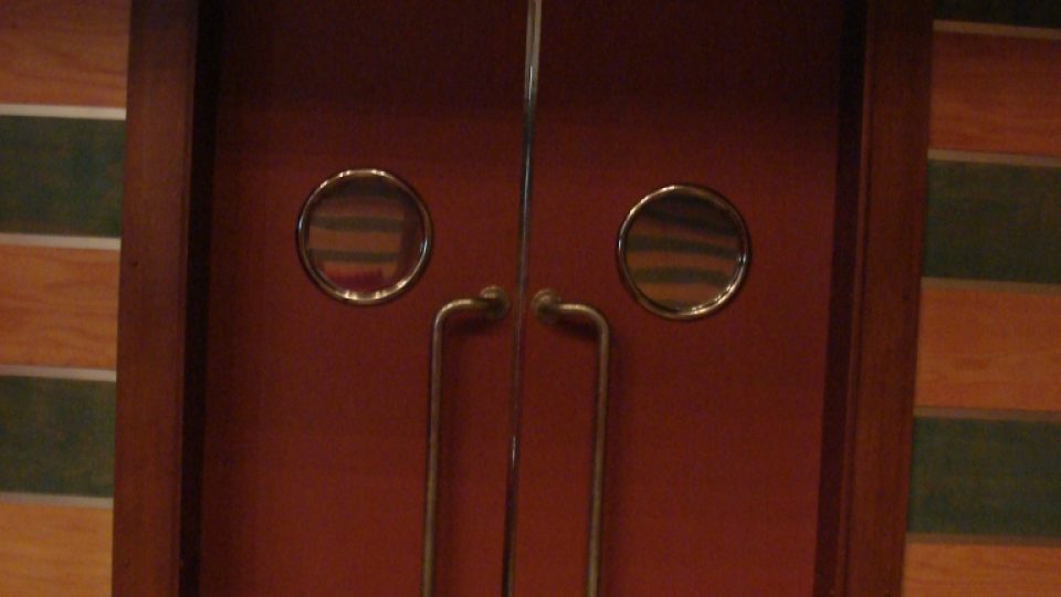 Divadlo Karla Pippicha v Chrudimi - detail dveří do sálu