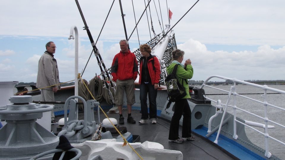 Elegantní plachetnice Gorch Fock je dnes vedle Oceánia jednou z hlavních turistických atrakcí německého přístavního města Stralsundu