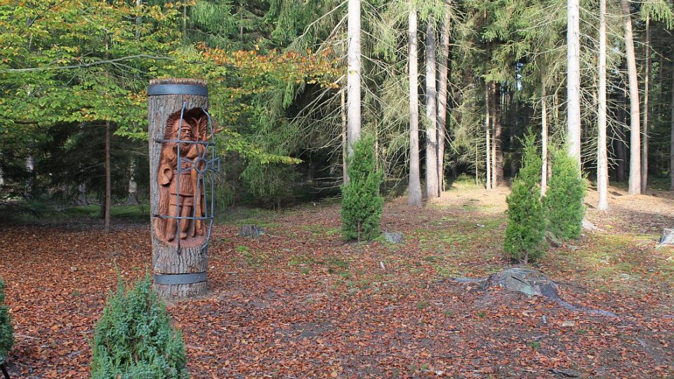 Odhalení sochy sv. Huberta u Lesního hřbitova v Hradci Králové