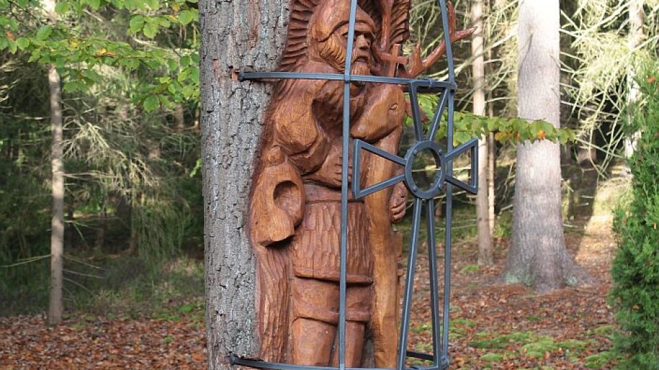 Odhalení sochy sv. Huberta u Lesního hřbitova v Hradci Králové