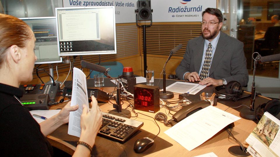 Tomáš Řehák s moderátorkou Lucií Výbornou před vysíláním Hosta Radiožurnálu 