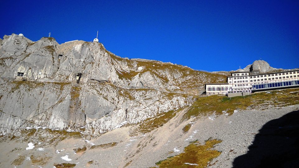 Pohled na Pilatus přímo ze zubačky