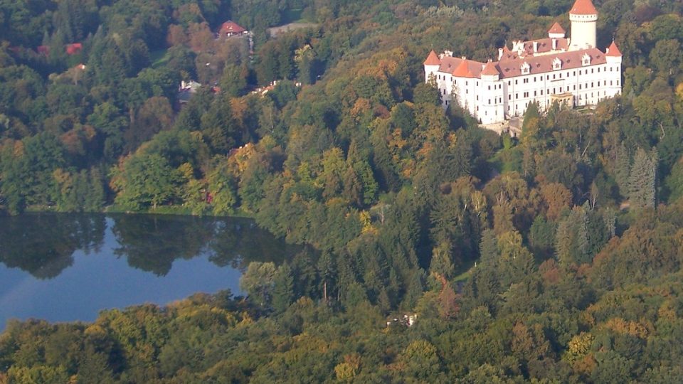 Zámek Konopiště a přilehlý rybník