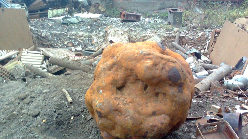 Sběrné suroviny - koule k rozbíjení litinového šrotu Sběrné suroviny - koule k rozbíjení litinového šrotu