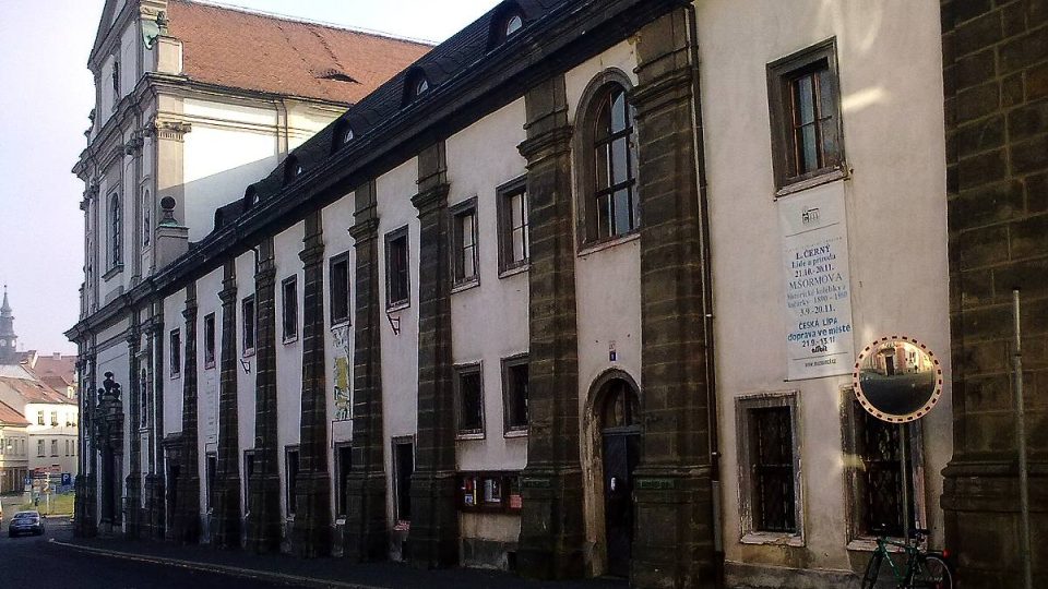 Vlastivědné muzeum vystavuje rozsáhlé přírodovědné i archeologické sbírky