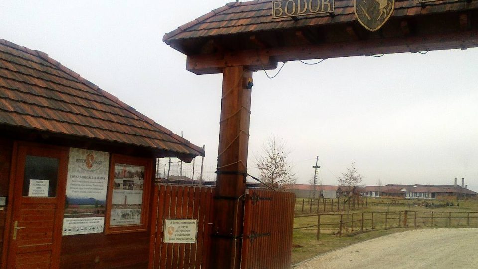 Vchod na farmu rodiny Bodorových
