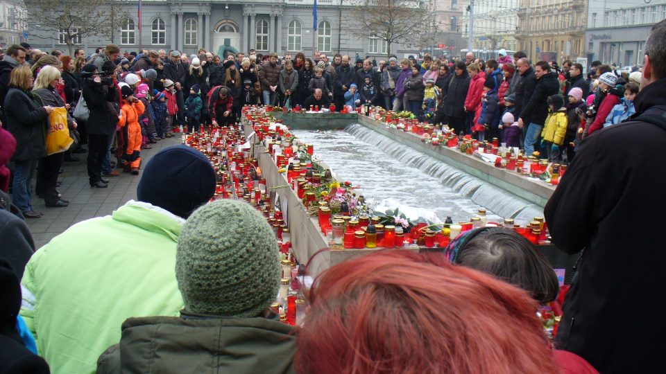 Minuta ticha na Moravském náměstí v Brně