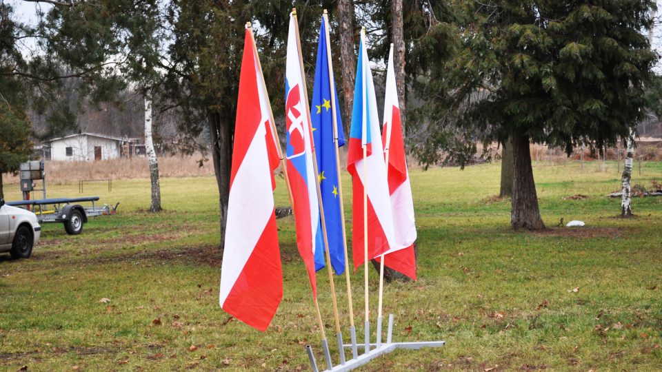 Vlajky v areálu Slováckého veslařského klubu