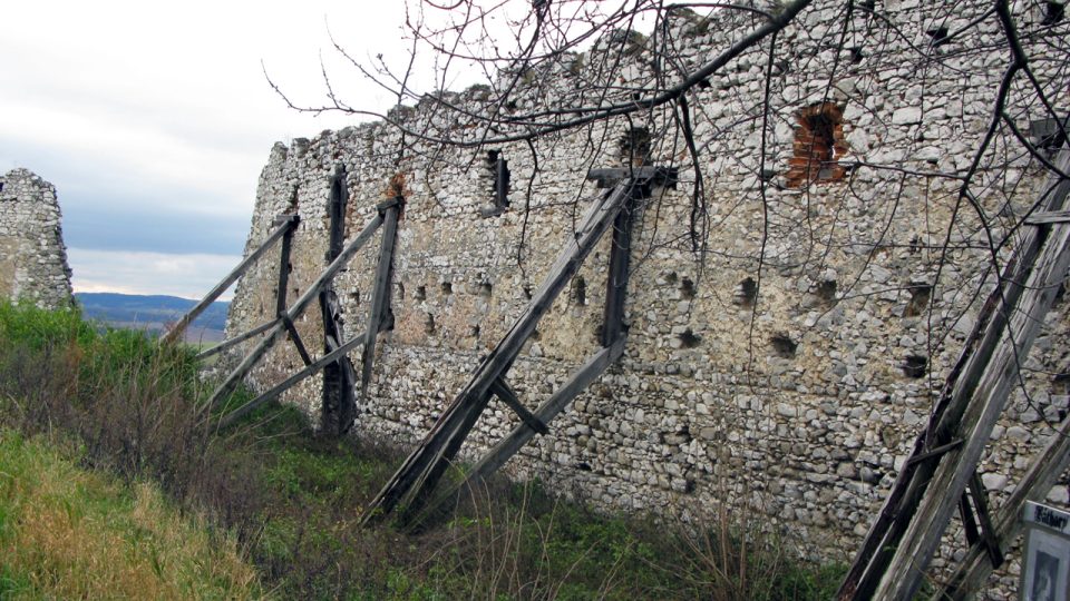 Dřevěné zajištění mělo být nejprve jen na čas