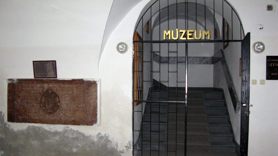 Vstup do muzea v Čachticích