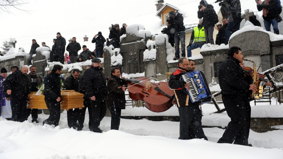 Pohřeb dvaadvacetiletého Roma, který v neděli 1. ledna v noci zemřel po střelbě v Tanvaldu 