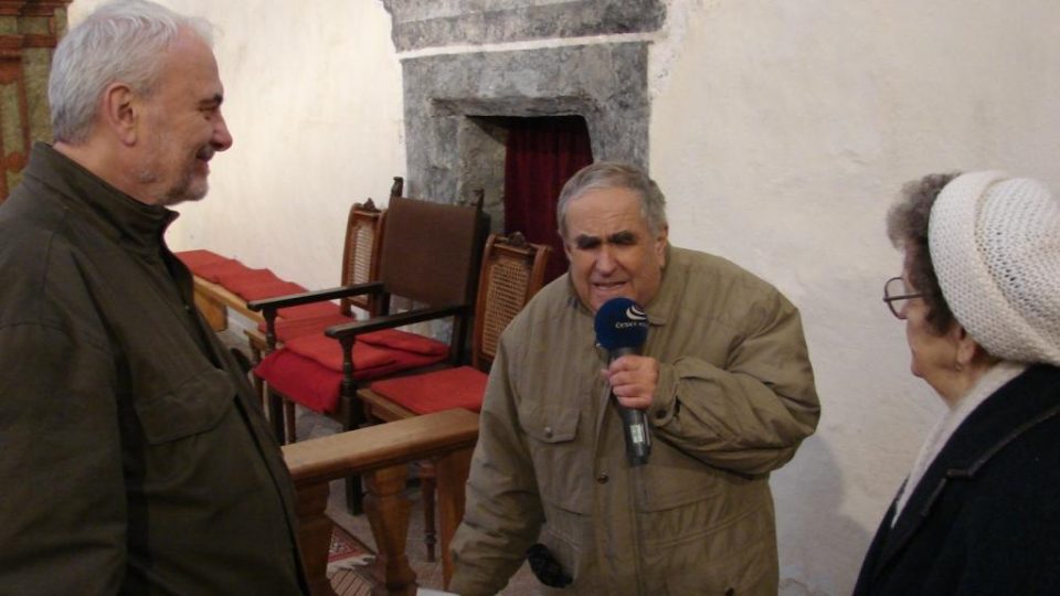 Vladimír Čech, František Musil a paní Staříková v kostele v Klášterci nad Orlicí