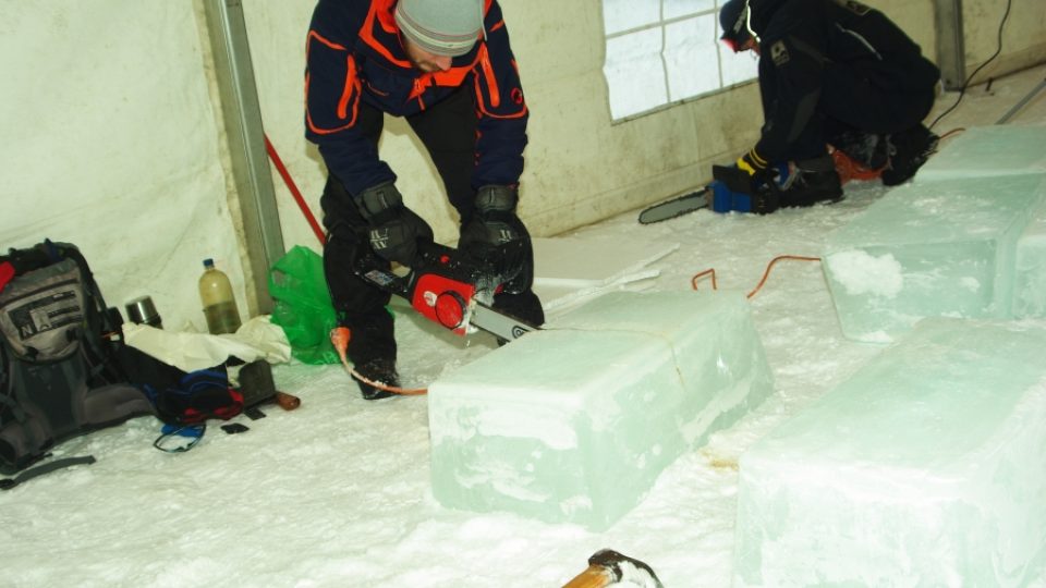 Na led je třeba použít i motorové pily