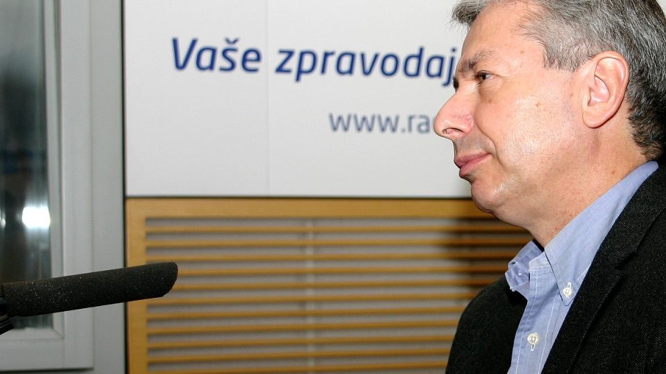 Profesor Filipec má zkušenosti i s operováním v očí v divokých podmínkách Afghánistánu a Keni