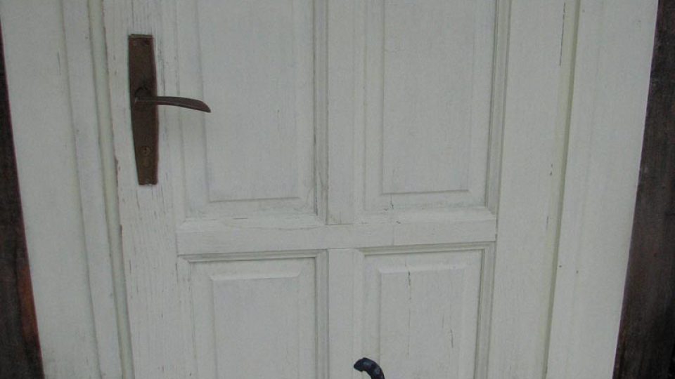 Obrázek kočky na dveřích
