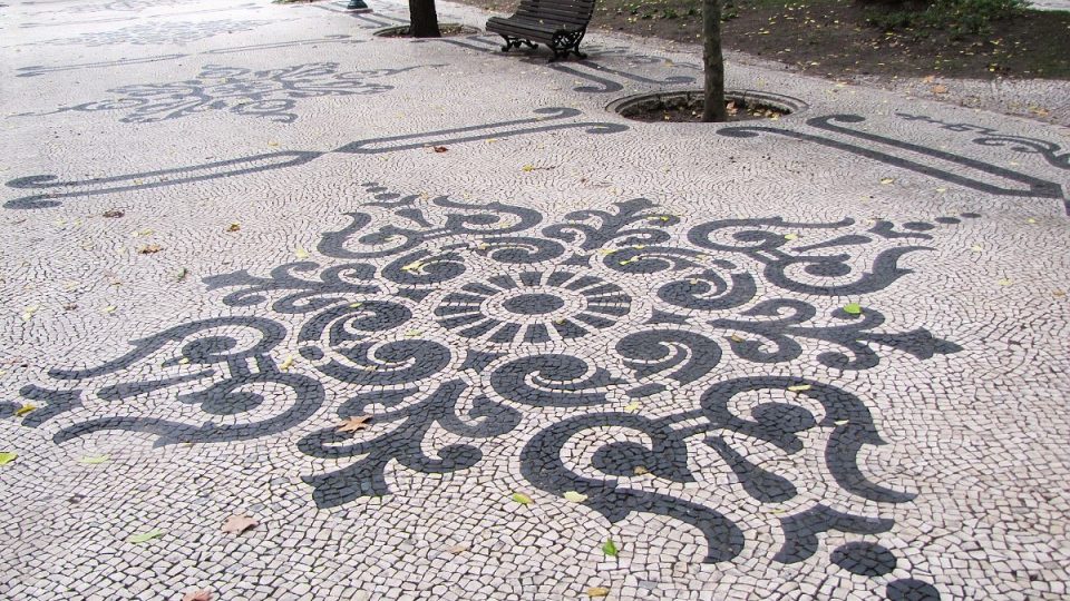 Další složitý motiv na Avenida da Liberdade Další složitý motiv na Avenida da Liberdade