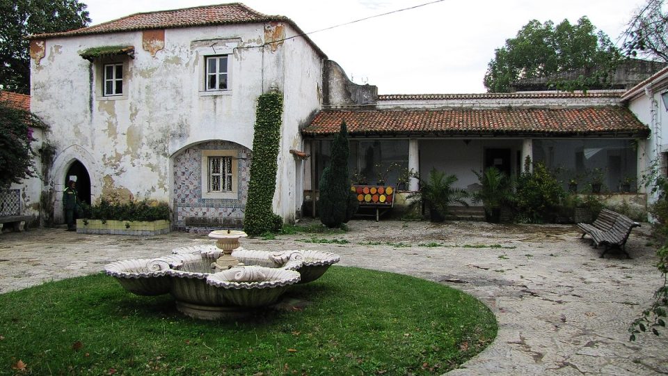 Lisabonská škola zahradnická a dlaždičská sídlí v romantickém statku Quinta do Conde dos Arcos Lisabonská škola zahradnická a dlaždičská sídlí v romantickém statku Quinta do Conde dos Arcos