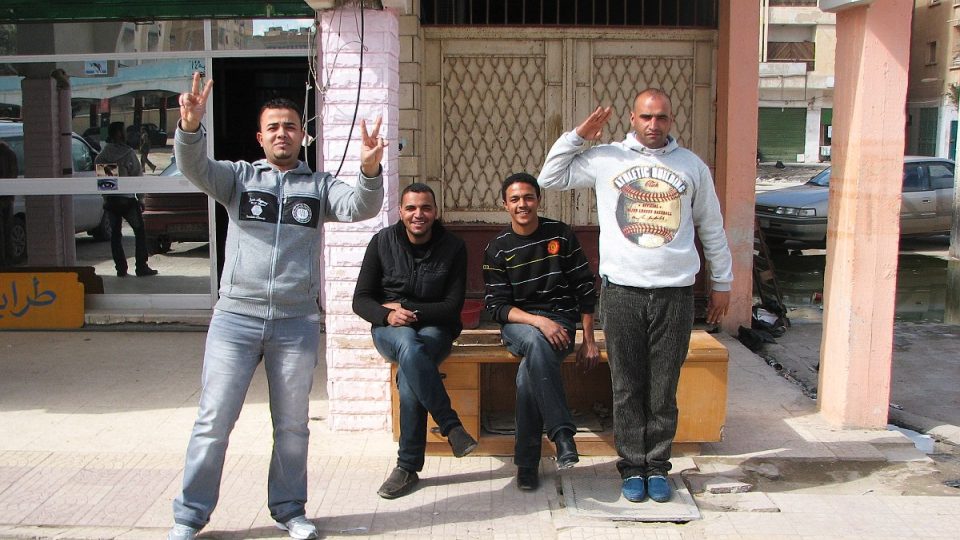 Oslavující Libyjci se fotí rádi