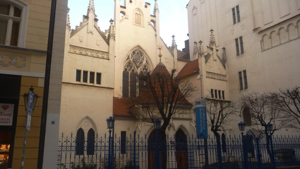 Po novogotické přestavbě z původní renesanční Maiselovy synagogy zbyl jen trojlodní půdorys hlavní lodi