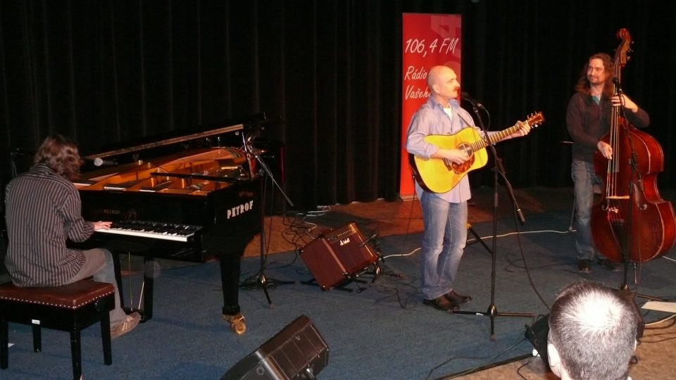 Jiří Holoubek Trio živě ve Folkové jíšce