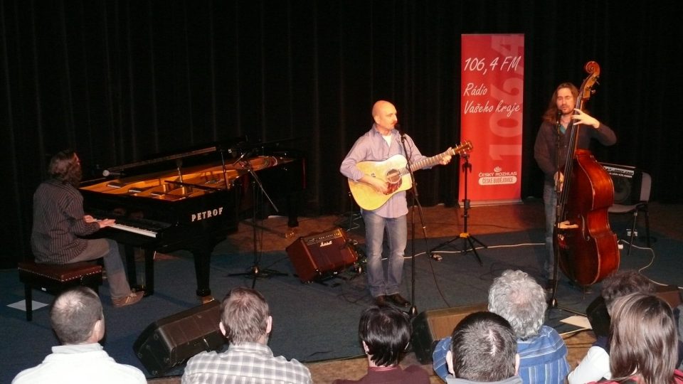 Jiří Holoubek Trio živě ve Folkové jíšce