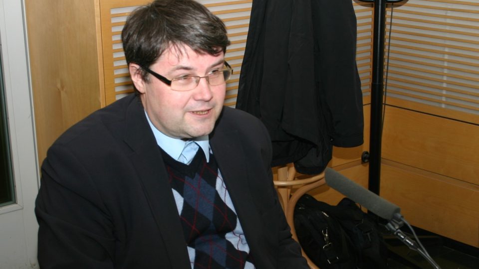 Profesor Jan Kuklík z Právnické fakulty UK organizuje se svými studenty rekonstrukci vykonstruovaného politického procesu s Josefem Bryksem