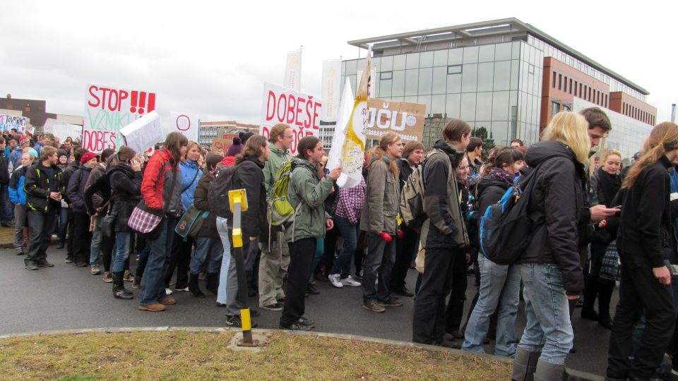 Studenti Jihočeské univerzity protestují proti školské reformě