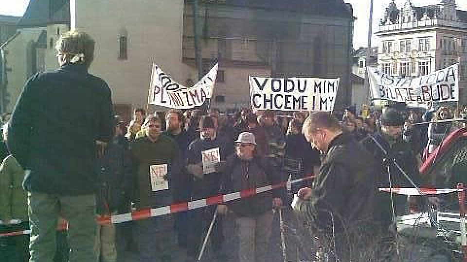 Demonstrace proti těžbě břidlicového plynu v Náchodě